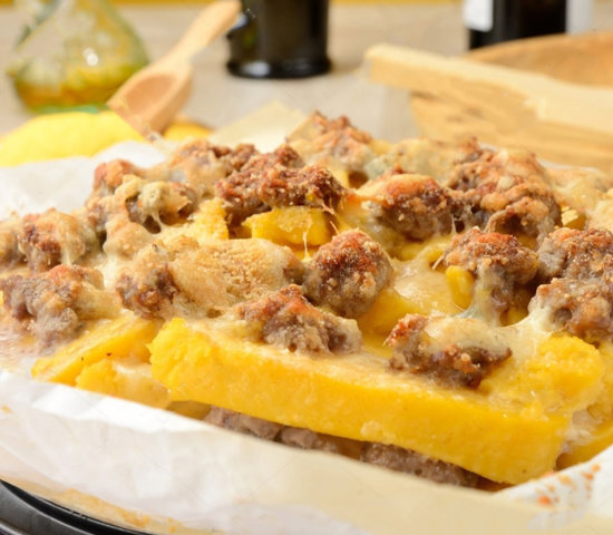 Polenta salsiccia e formaggio